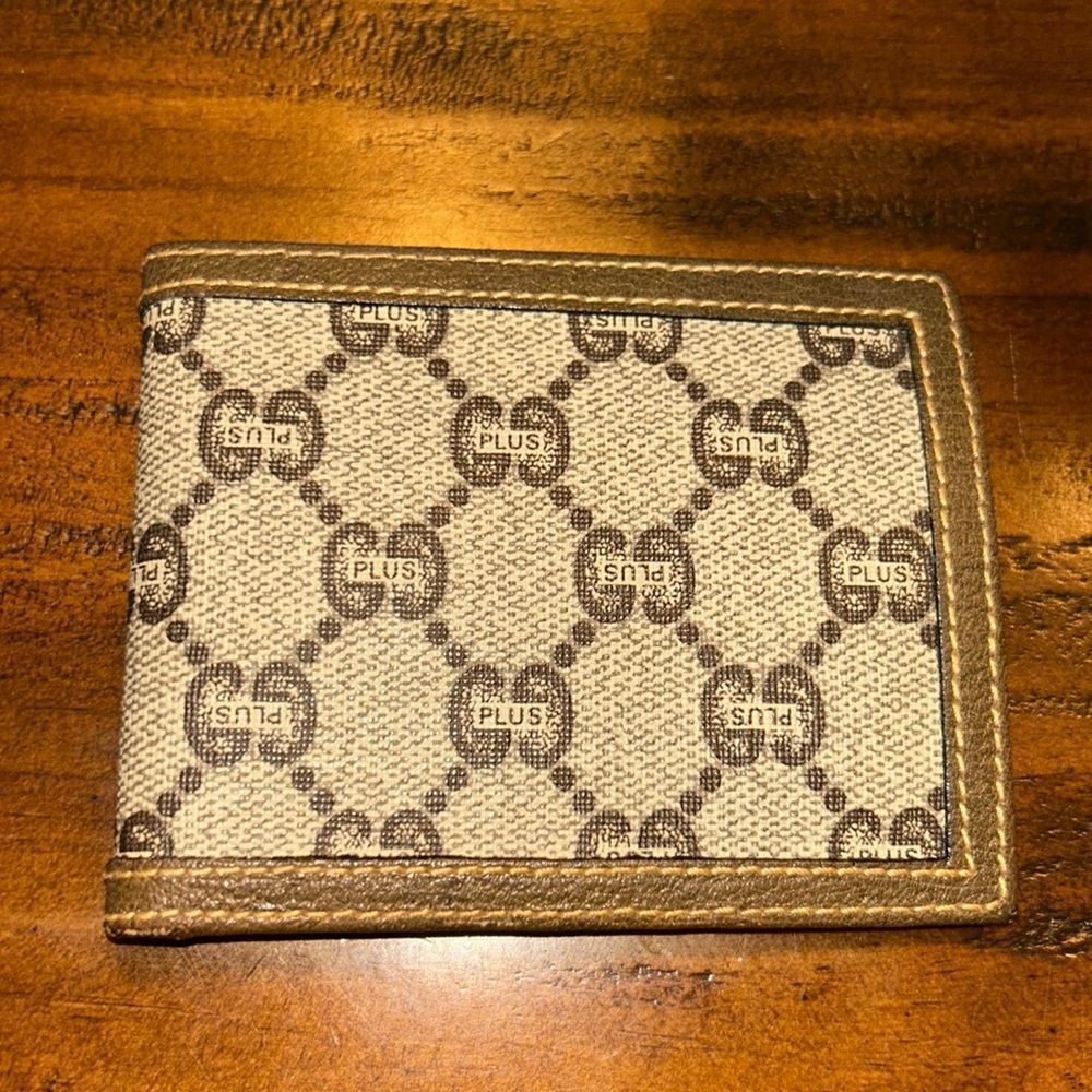 Gucci Vintage Men’s Wallet impeccable